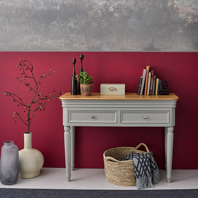 How to make a narrow hallway appear wider