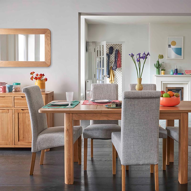 How to choose the right dining table and chairs for your home