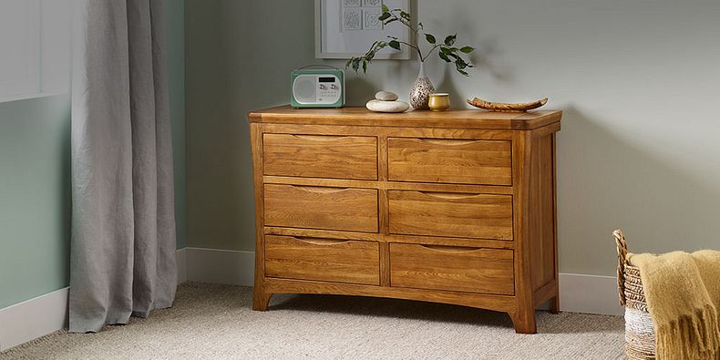 Oak Chest of Drawers