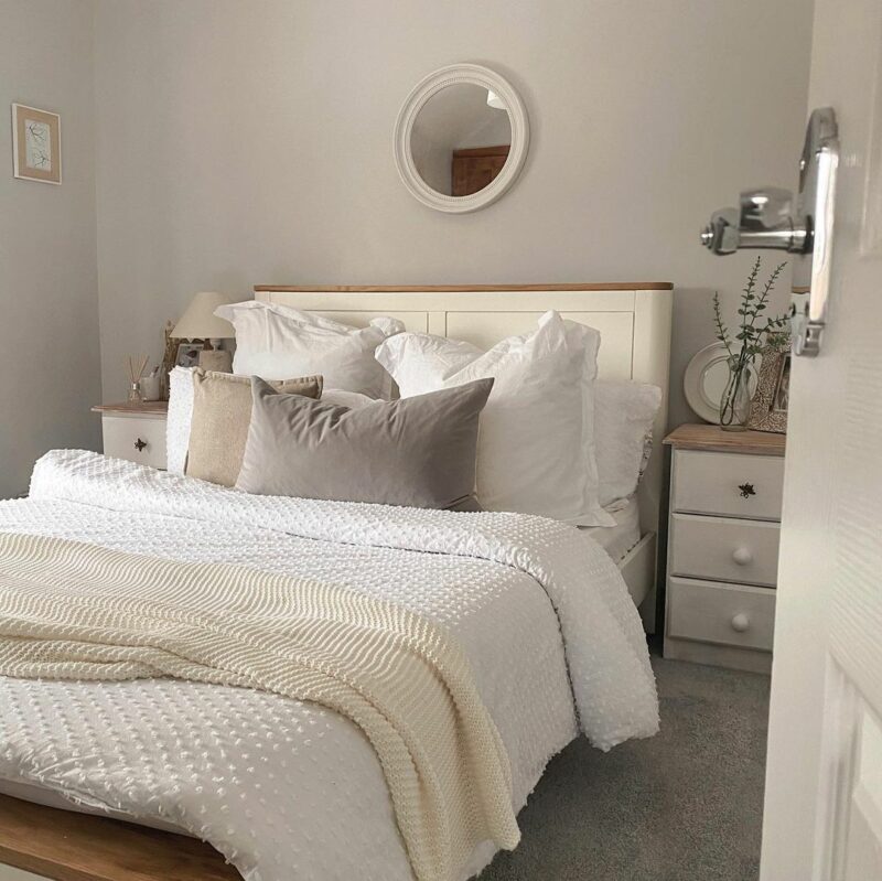 Hove white painted oak bed