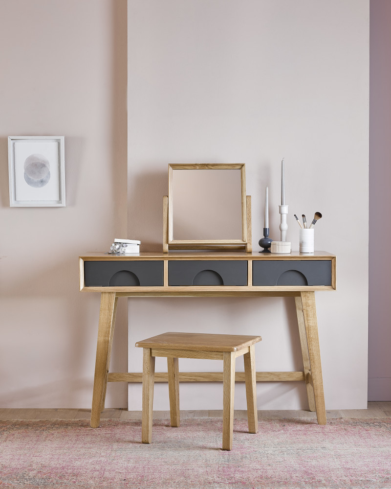 L164 Spot SPO115 DressingTable Front.RT-P