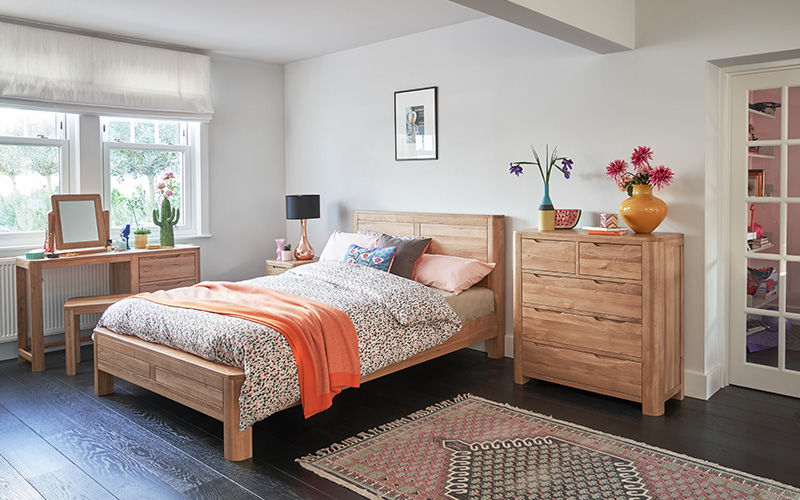 oak bed oak chest of drawers